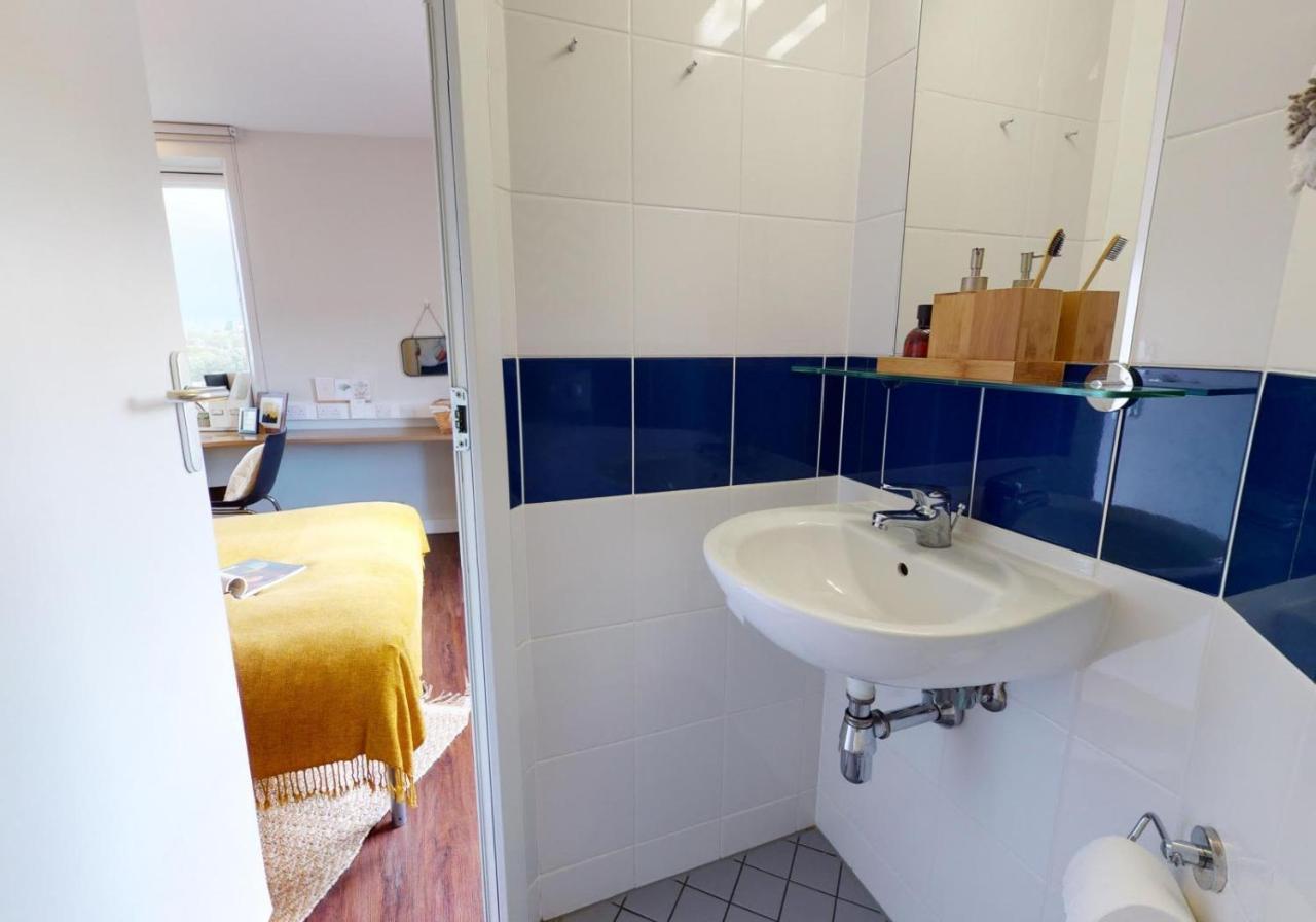 Private Bedrooms With Shared Kitchen And Studios At Iq Tufnell House In London Exteriör bild